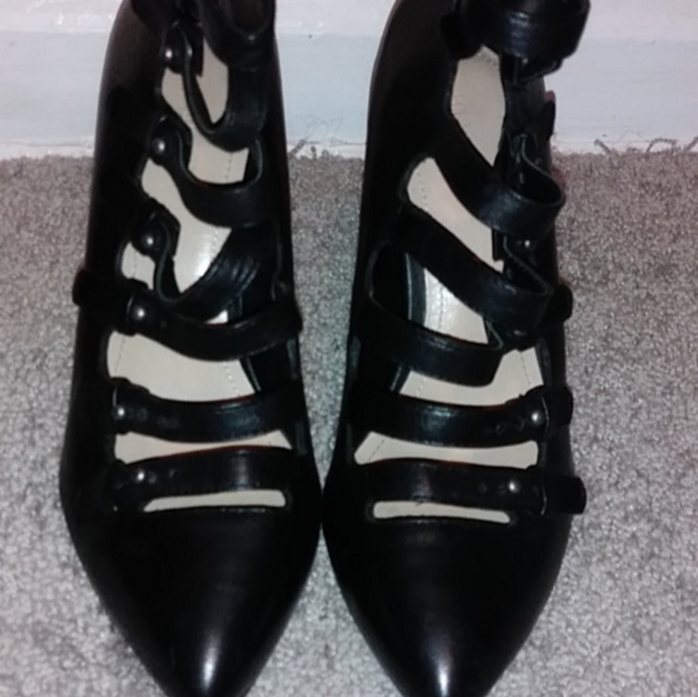 Pour La Victoire Black Strappy Heels Sz 7.5